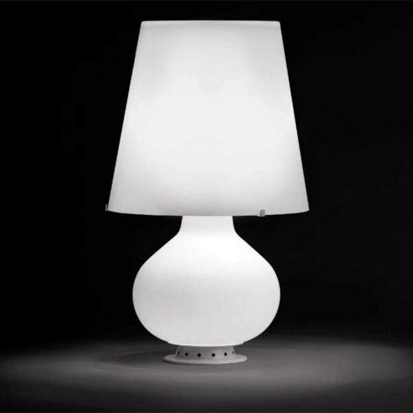 FONTANAARTE-FONTANA-GRANDE-LAMPADA-DA-TAVOLO-BIANCA-ACCESA-3-STILLUCE-STORE-BERGAMO