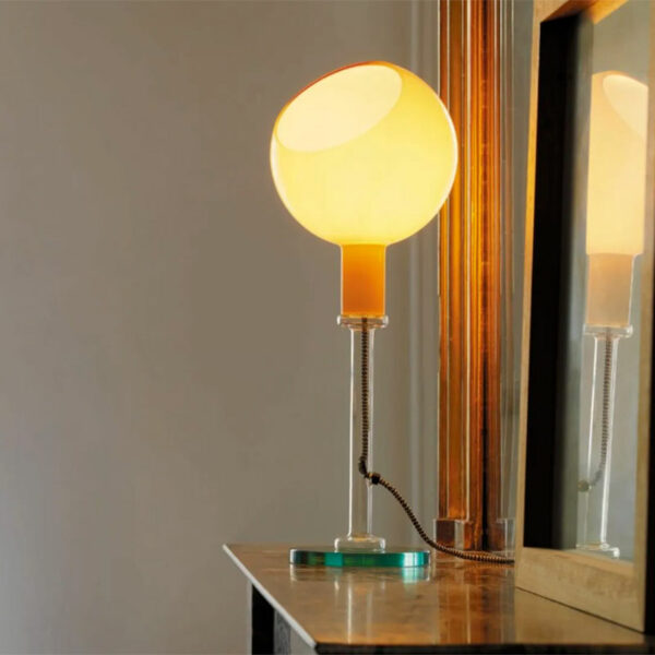 FONTANAARTE-PAROLA-LAMPADA-TAVOLO-AMBRA-AMBIENTAZIONE-STILLUCE-STORE-BERGAMO