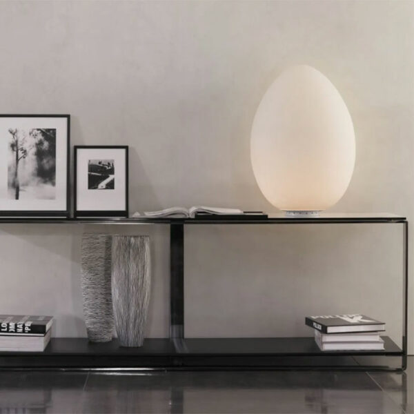 FONTANAARTE-UOVO-GRANDE-LAMPADA-TAVOLO-AMBIENTAZIONE-STILLUCE-STORE-BERGAMO