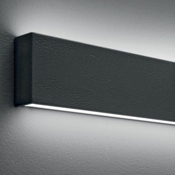 LINEALIGHT-BOX-LED-CONCRETE-ZOOM-STILLUCE-STORE-BERGAMO