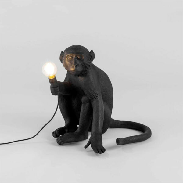 SELETTI-MONKEY-LAMP-SEDUTA-1-NERA-LAMPADA-DA-TAVOLO-STILLUCE-STORE-BERGAMO SELETTI-MONKEY-LAMP-SEDUTA-1-NERA-LAMPADA-DA-TAVOLO-STILLUCE-STORE-BERGAMO