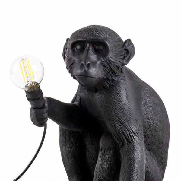 SELETTI-MONKEY-LAMP-SEDUTA-2-NERA-LAMPADA-DA-TAVOLO-STILLUCE-STORE-BERGAMO