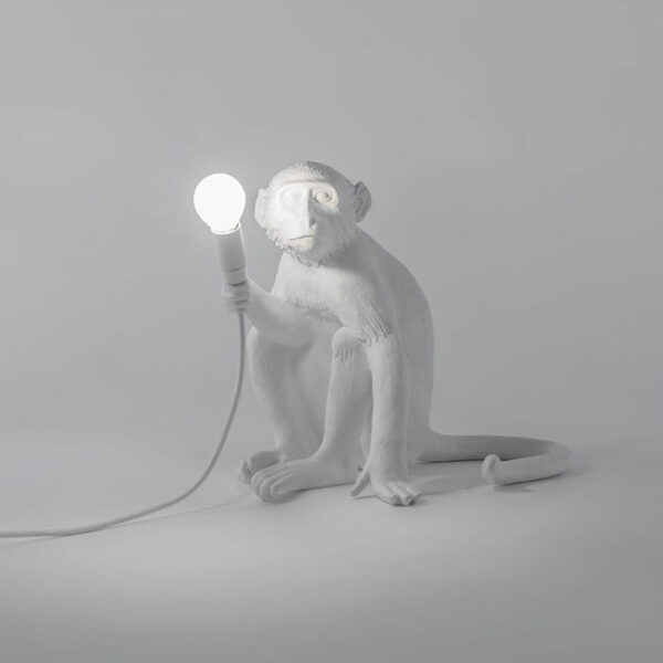 SELETTI-MONKEY-LAMP-SEDUTA-ACCESA-H32-STILLUCE-STORE-BERGAMO