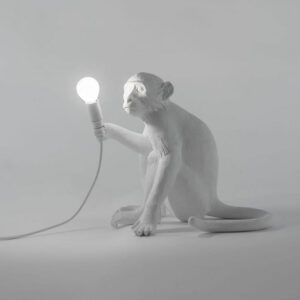 SELETTI-MONKEY-LAMP-SEDUTA-ACCESA-STILLUCE-STORE-BERGAMO