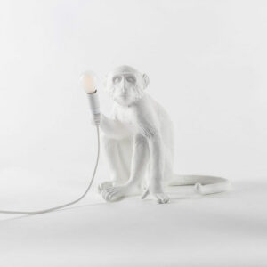 SELETTI-MONKEY-LAMP-SEDUTA-DA-INTERNO-STILLUCE-STORE-BERGAMO