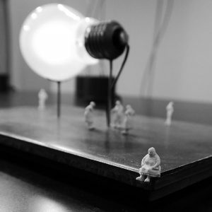 Ingo Maurer I Ricchi Poveri - Monument for a Bulb - immagine 2